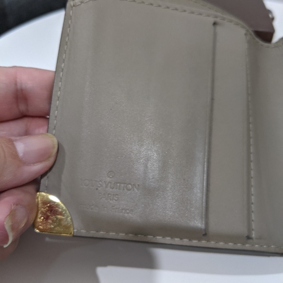 Louis Vuitton Suhali beige compact wallet - Picture 6 of 9